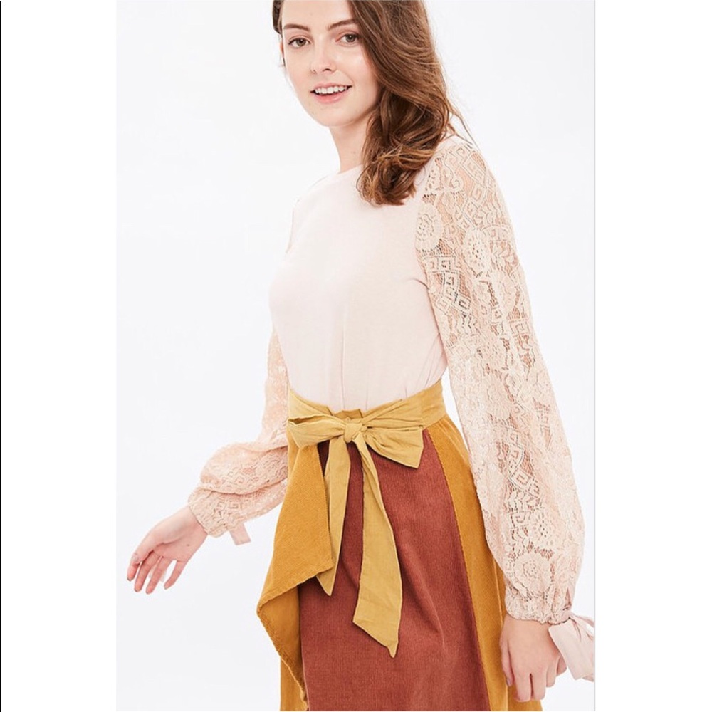 Blush Lace Sleeves Round Neck Top - Picture 5 of 7